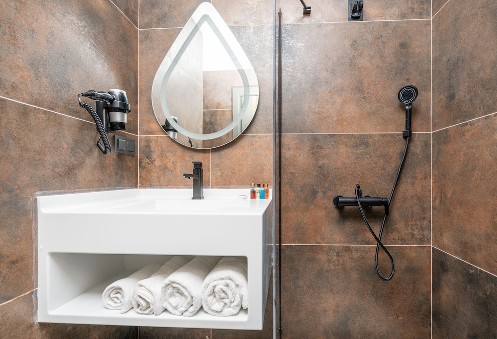 216 Ruby Suite 43/43