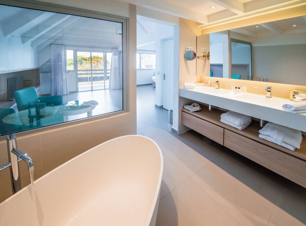 Mahogany Hotel Residence & Spa 65/67