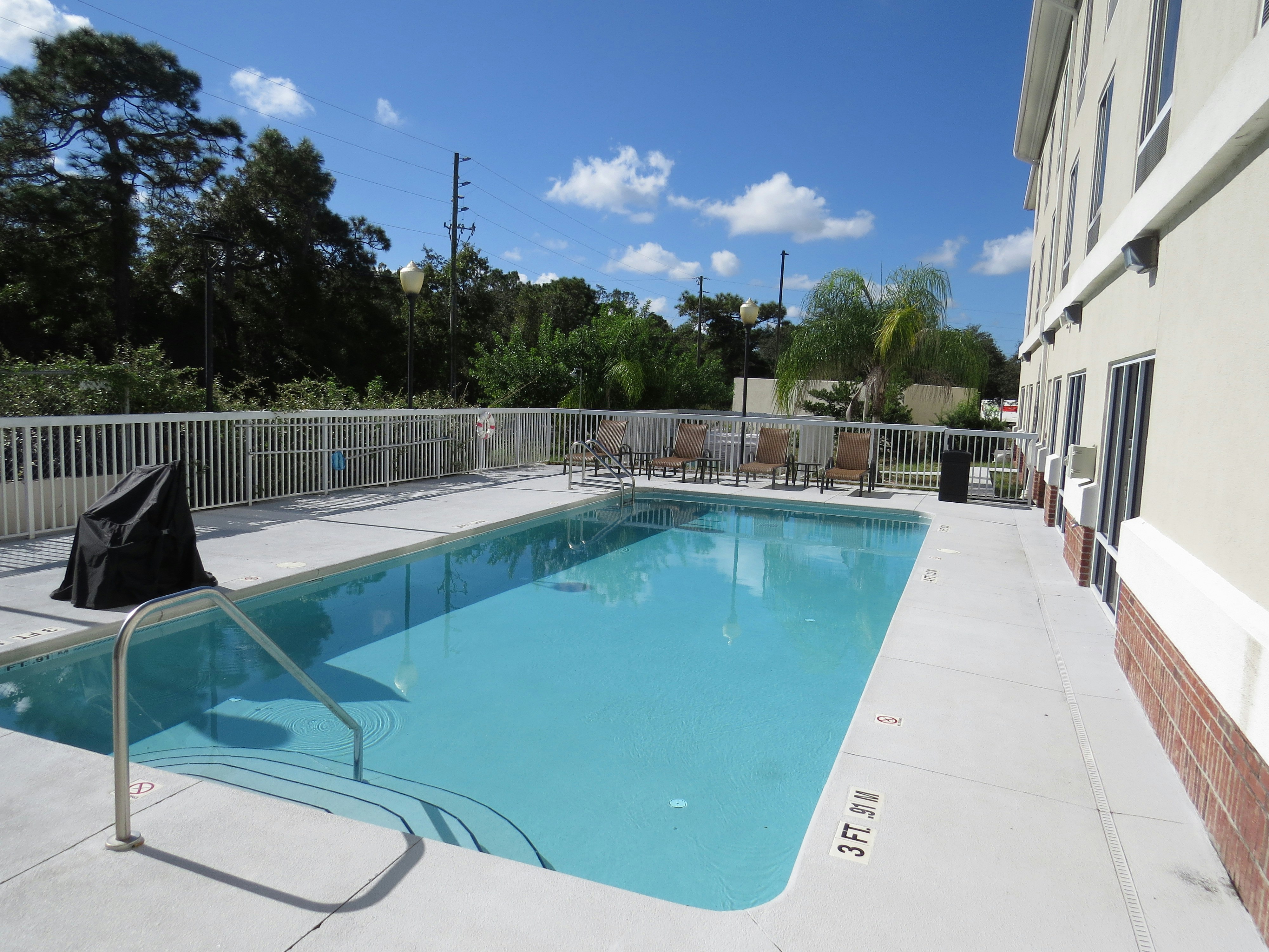 Holiday Inn Express Hotel & Suites Spring Hill 37/69