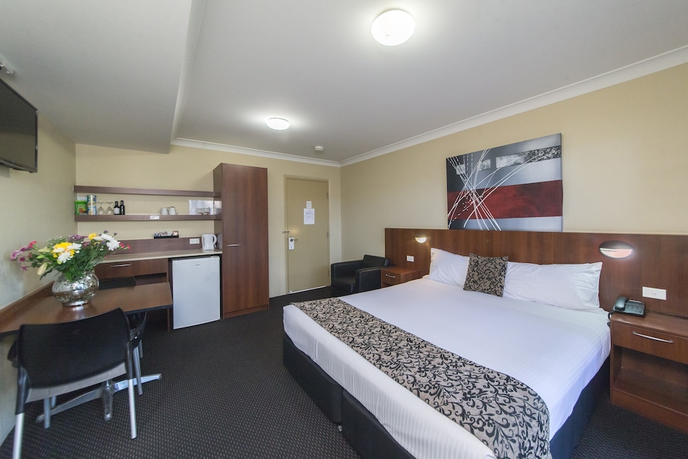 ROCKY RESORT MOTOR INN 20/65