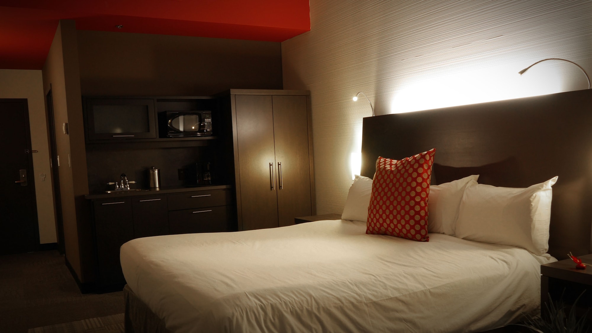 EXECUTIVE, SINGLE, KING BED