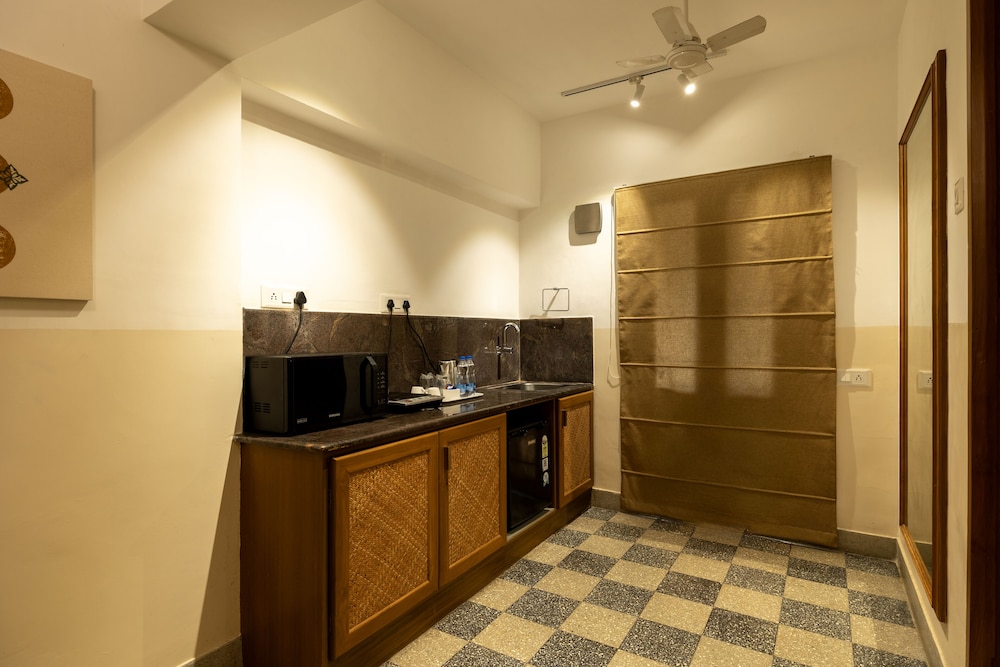 Hanu Reddy Residences Poes Garden 9/57
