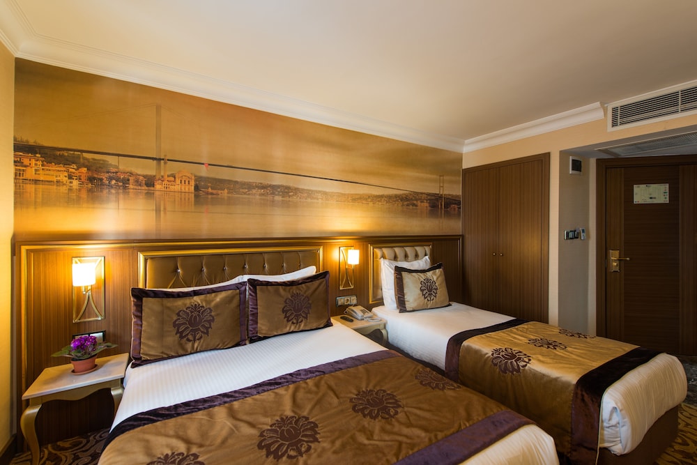 ROOM, TRIPLE