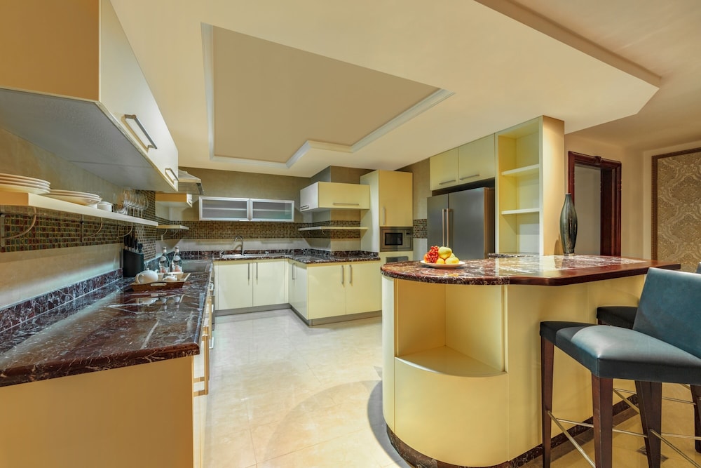 Dusit Hotel And Suites 54/64