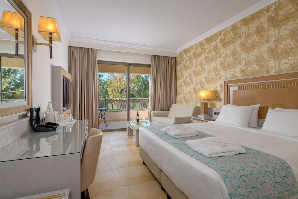 La Marquise Luxury Resort Complex 24/71