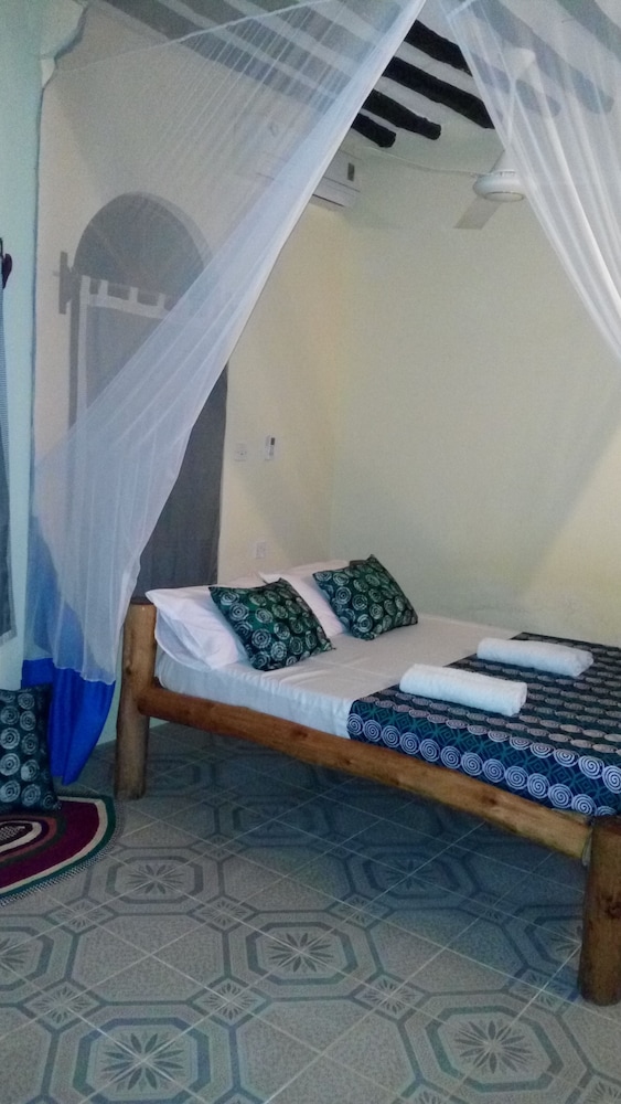 Blue Earth Beach Bungalows 42/72