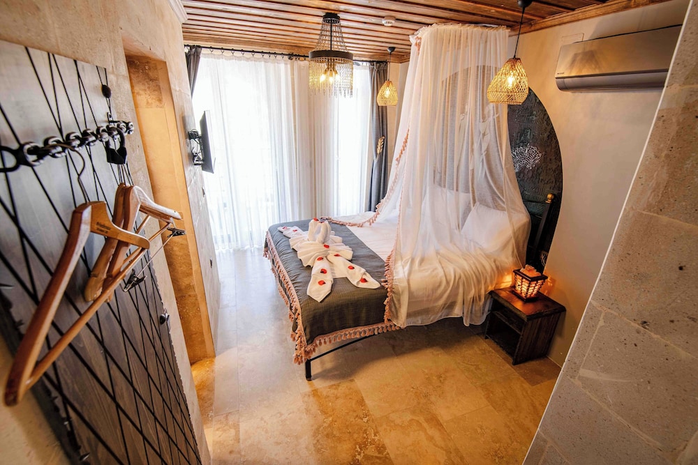 Alika Castle House 22/39