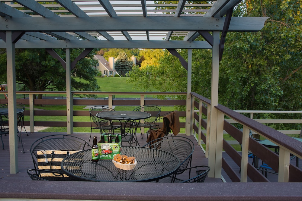 Tamarack Wisconsin Dells a Ramada by Wyndham 34/50