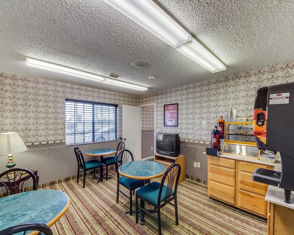 Econo Lodge Falfurrias 28/31