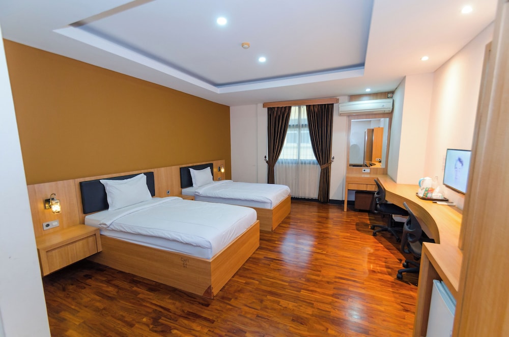 EXECUTIVE, TWIN BEDS