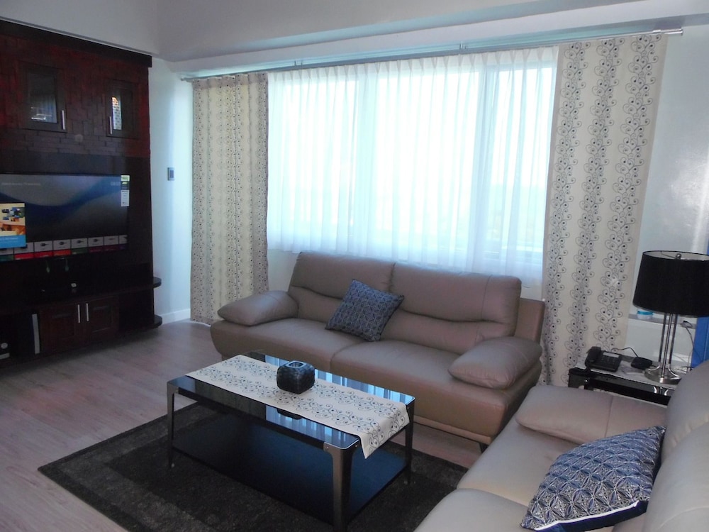 La Mirada Residences 64/87