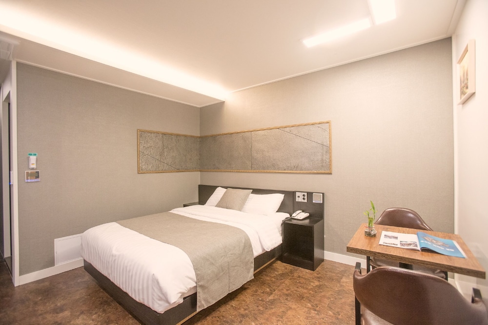 Hotel Major 2 14/51
