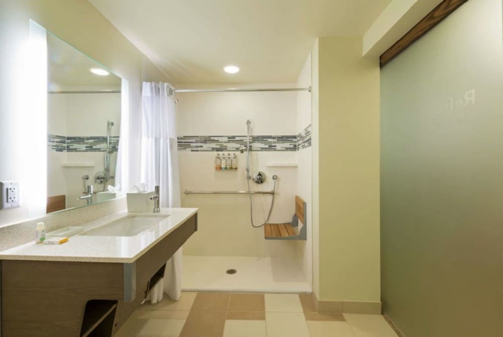 جناح بسرير كينج لذوي الإعاقة، EVEN Hotel Rockville Washington DC Area 4/6