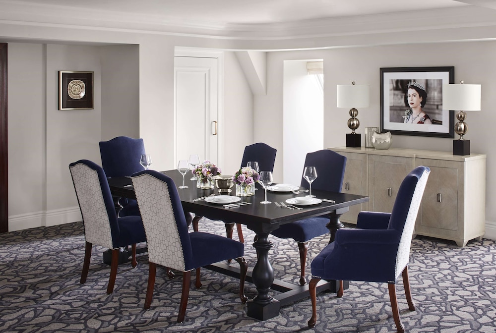 Fairmont Hotel Macdonald 55/62