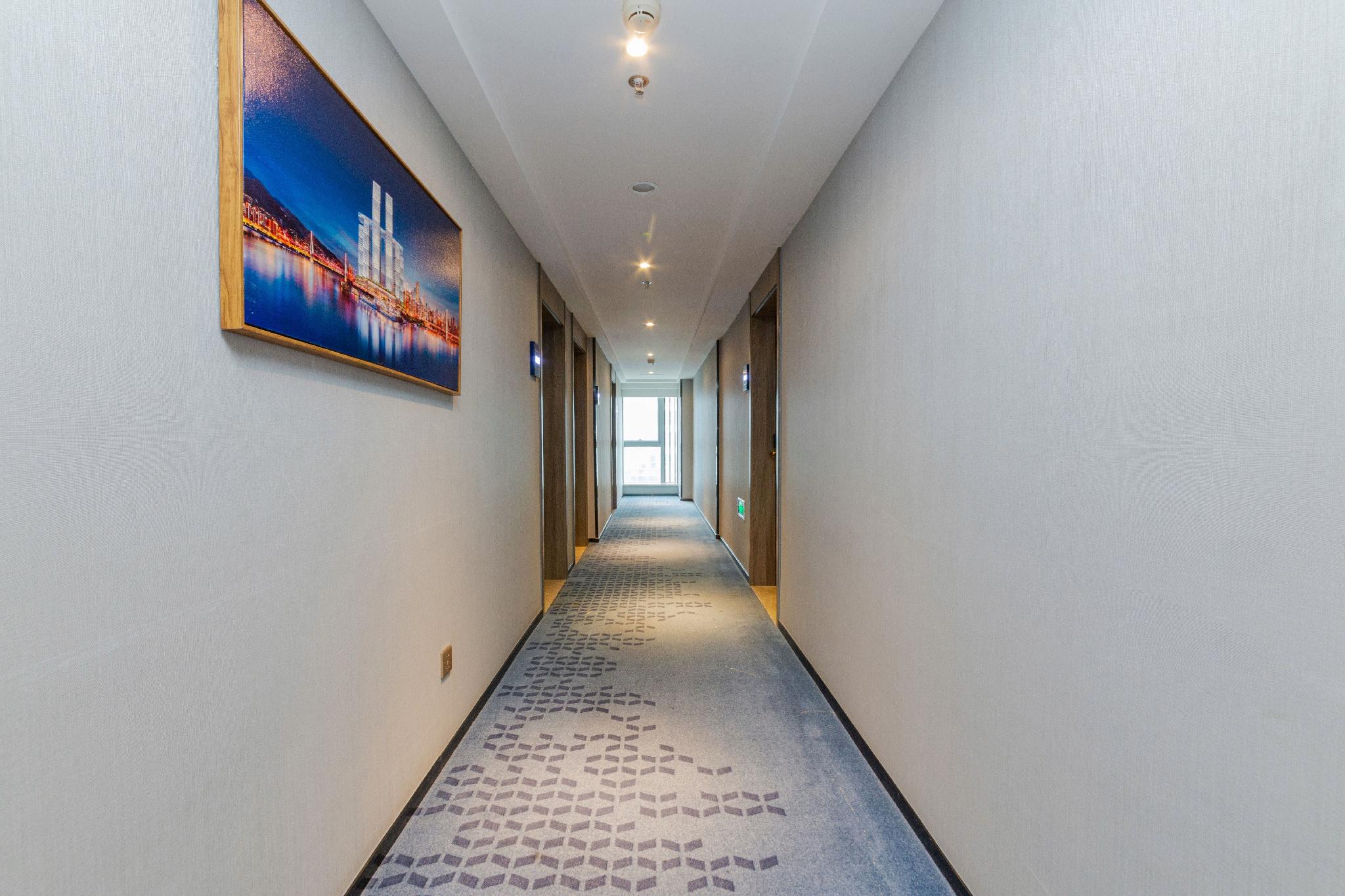 7 Days Premium Hotel (Chongqing North Railway Station North Square Center) 6/32