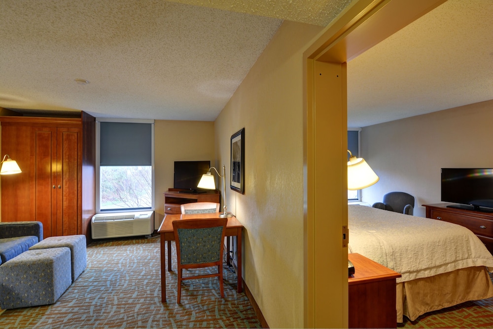 Hampton Inn Hendersonville 35/55