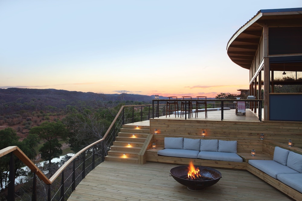 The Outpost Lodge 73/77