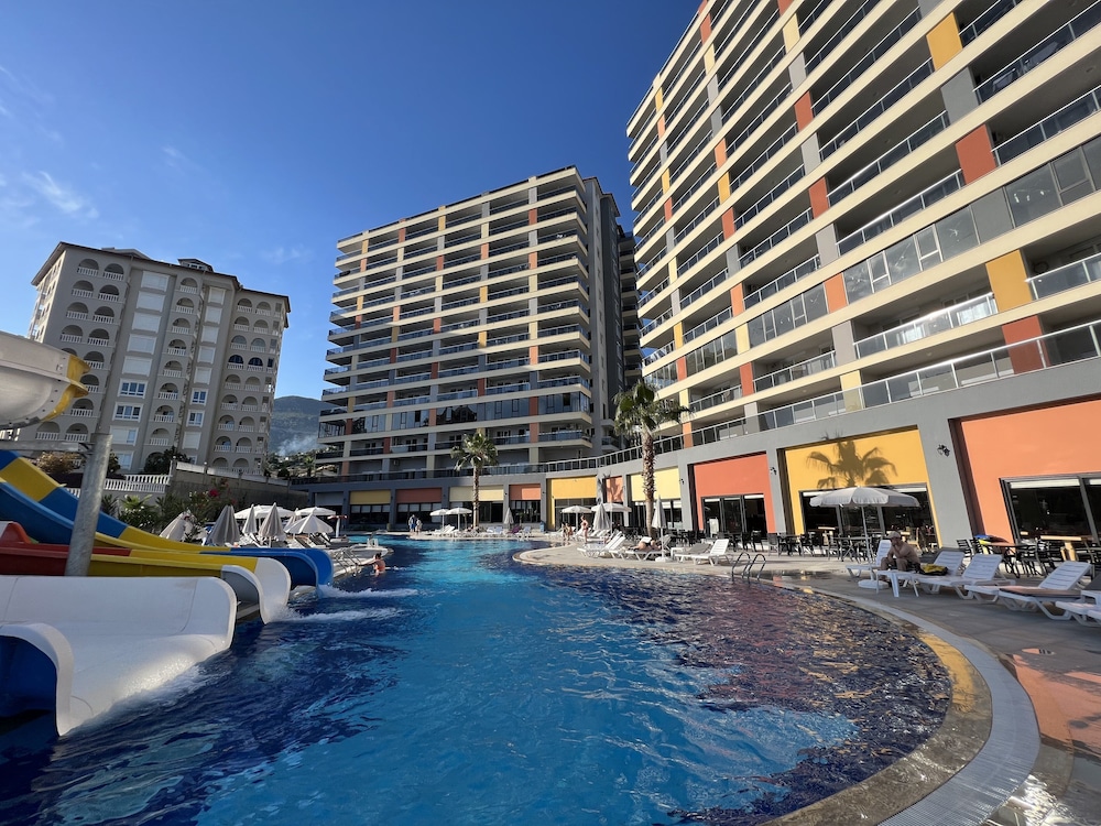Almaris Resort Hotel 50/50