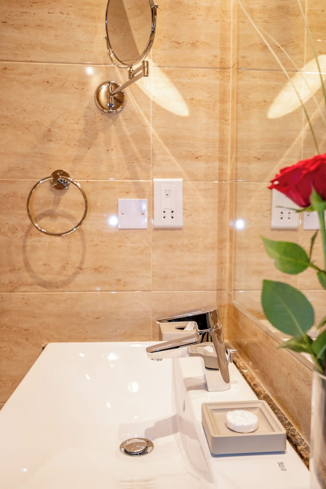 Peony Hotel 12/67