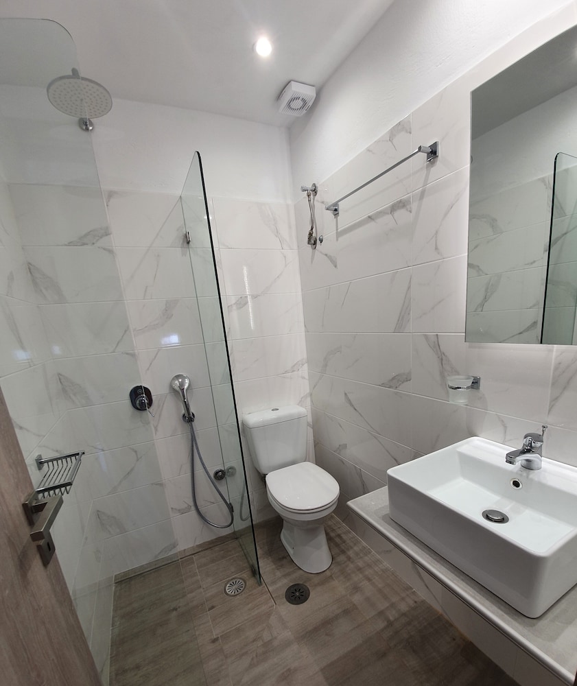 Petros Studios and Suites 26/81