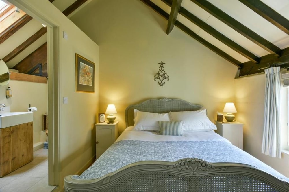 Munden House 7/50