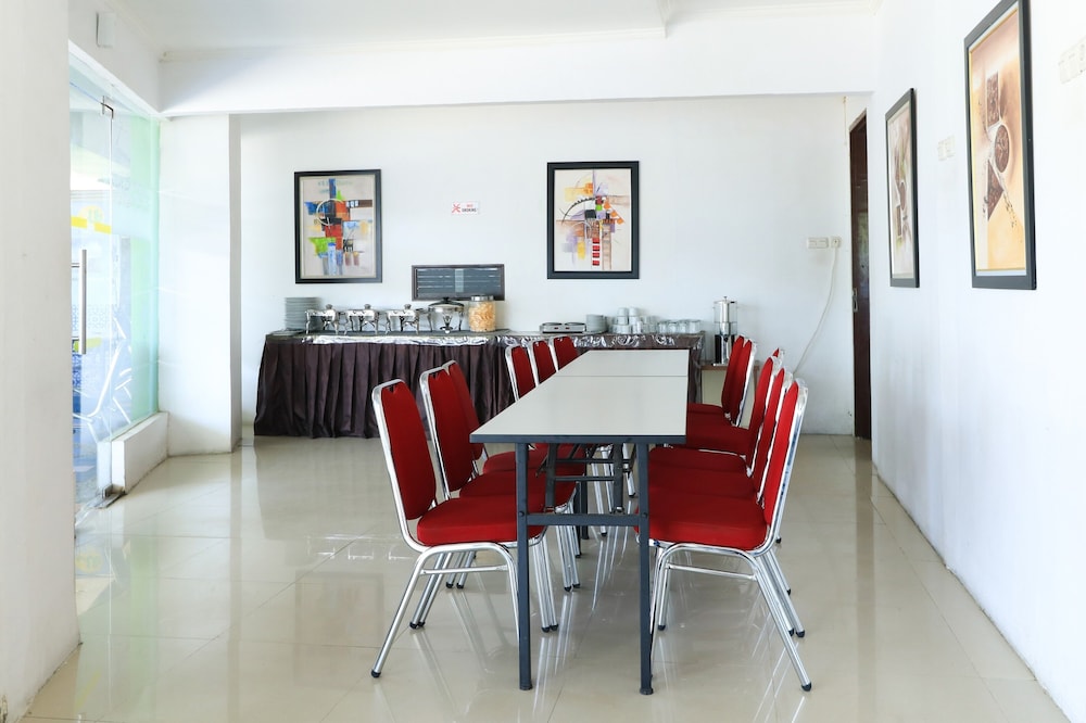 Hotel O near Mall Panakukkang formerly Al-Badar Hotel Syariah 46/52