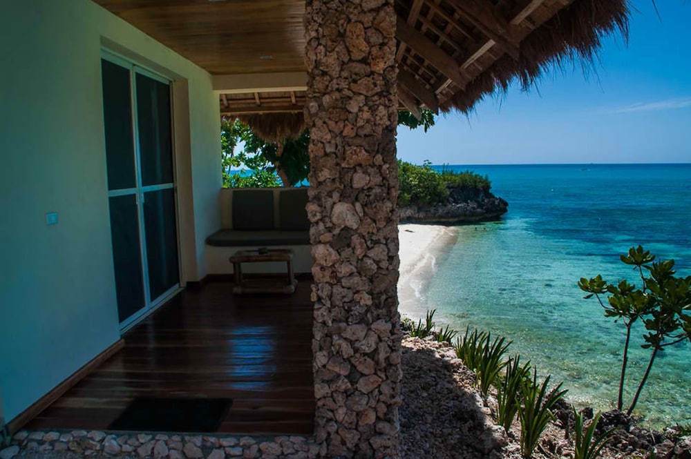 Tepanee Beach Resort 9/63