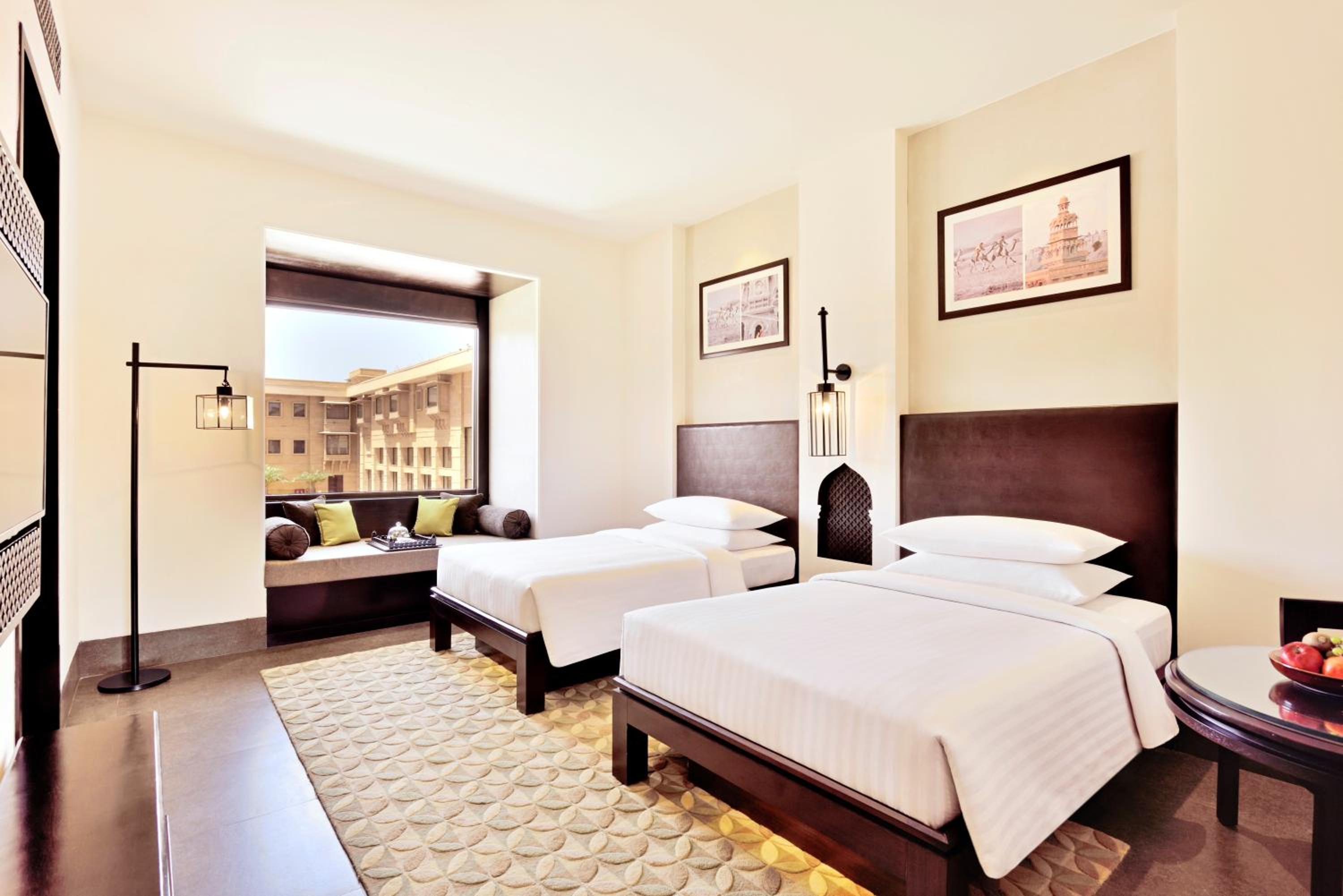 Oasis, Twin Beds, with View