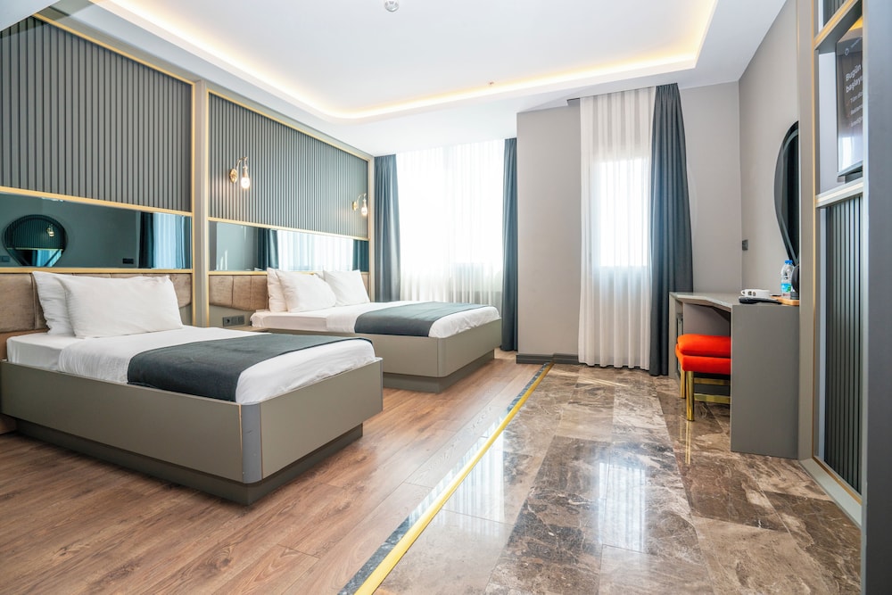 216 Ruby Suite 19/43