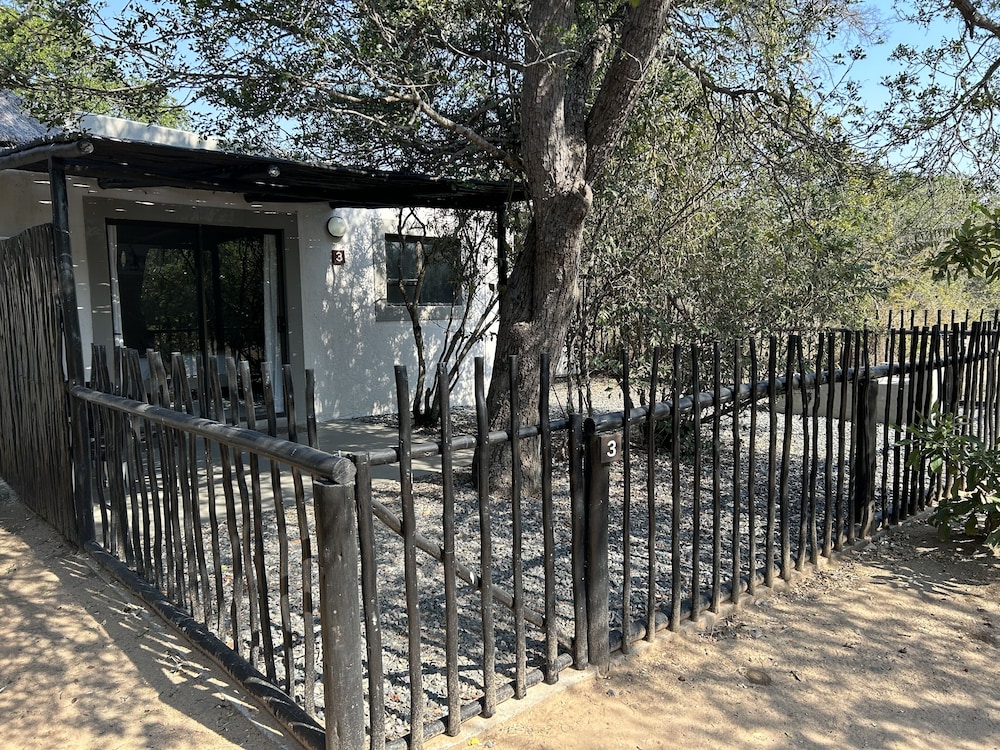 Leadwood Tree Safari Lodge 695 1/30