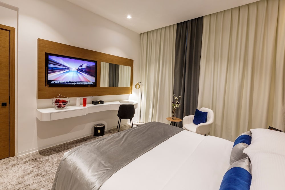 Rose Executive Hotel DWTC 7/33