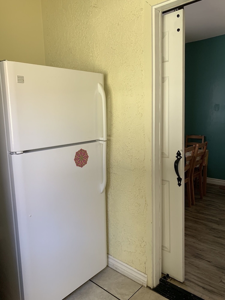 LAX Guest House 3/36