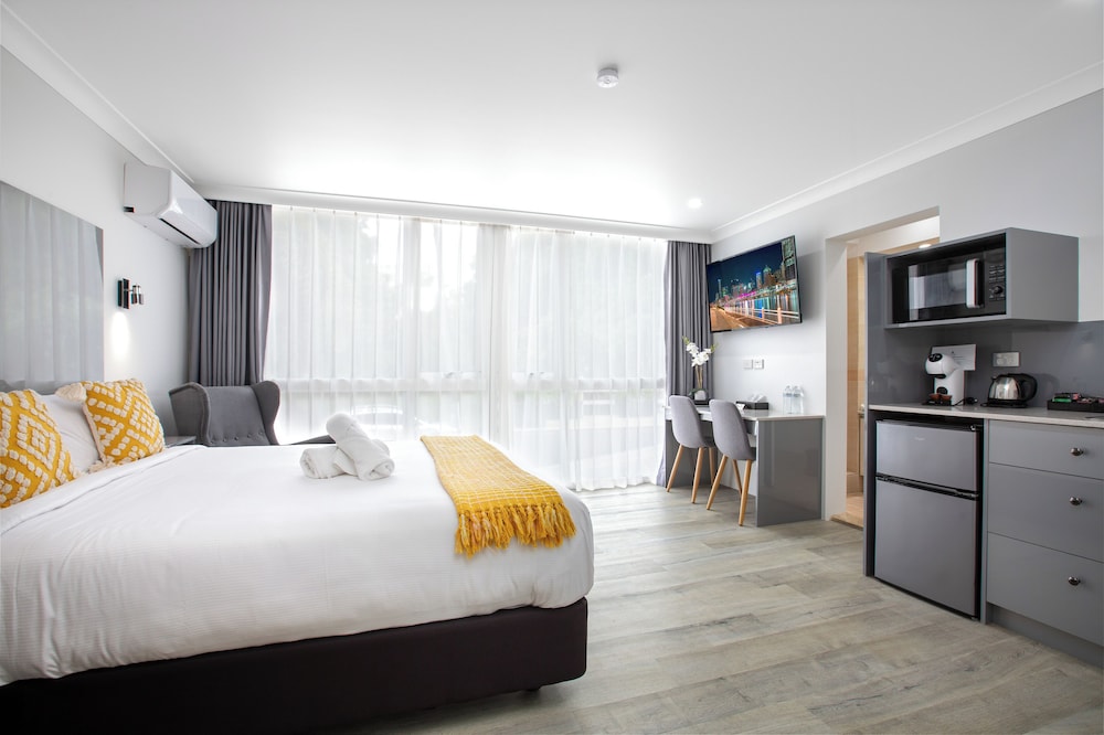 DELUXE, STUDIO, QUEEN BED