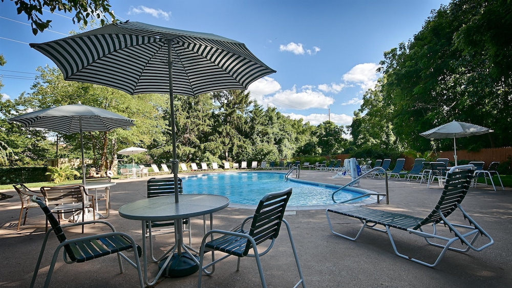 SureStay Plus by Best Western Woodbury Inn 3/35