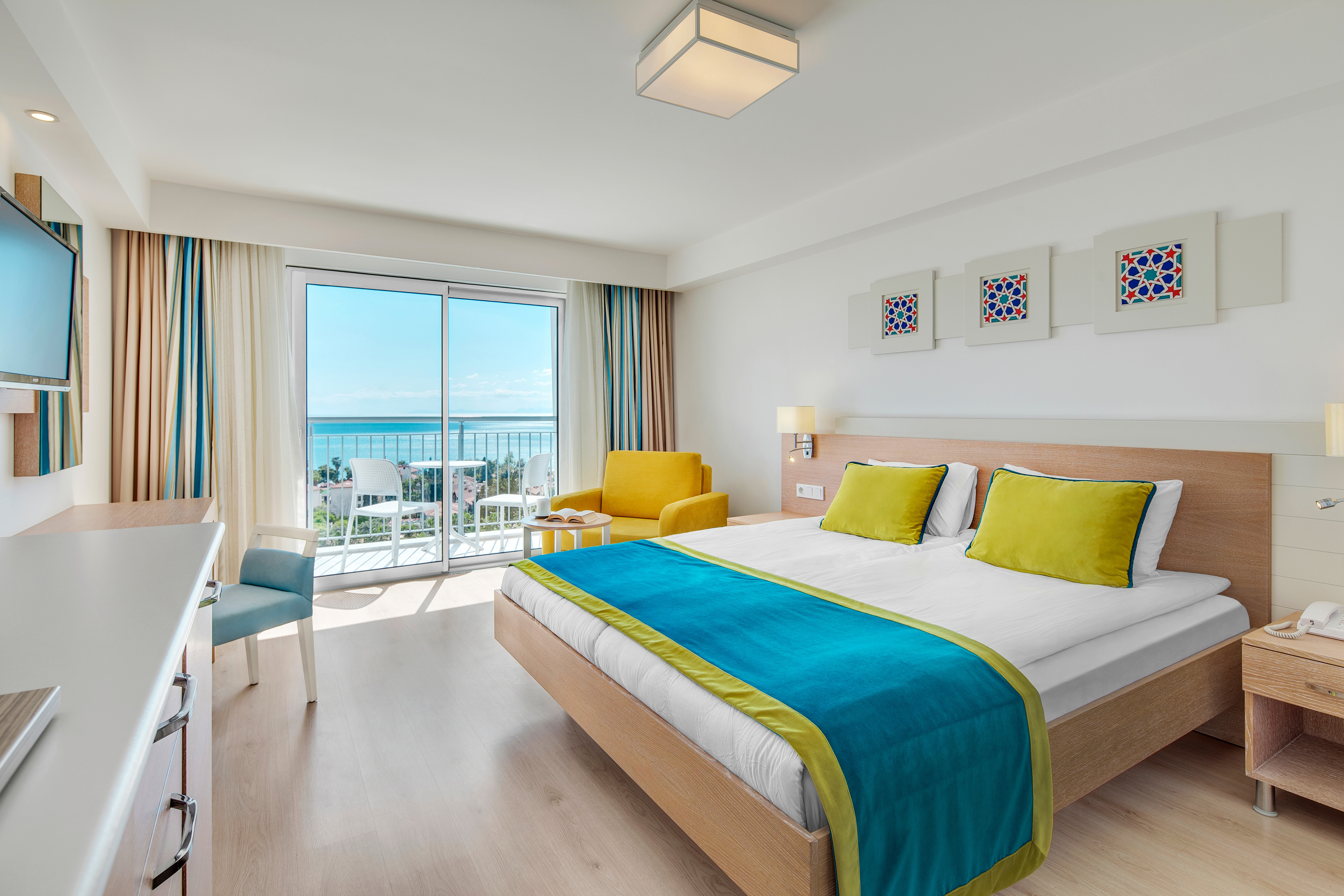 Room, Double Bed, Lateral Side Sea View