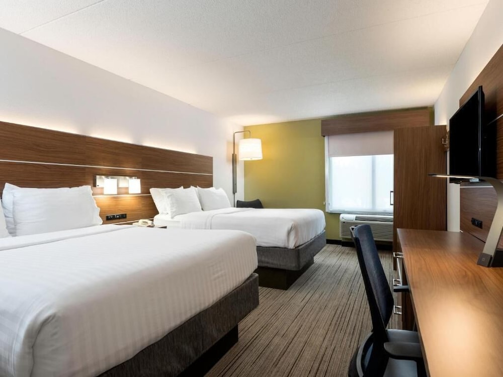 غرفة قياسية بسريرين كوين، Holiday Inn Express And Suites Charlotte Airport Belmont An Ihg Hotel 2/3