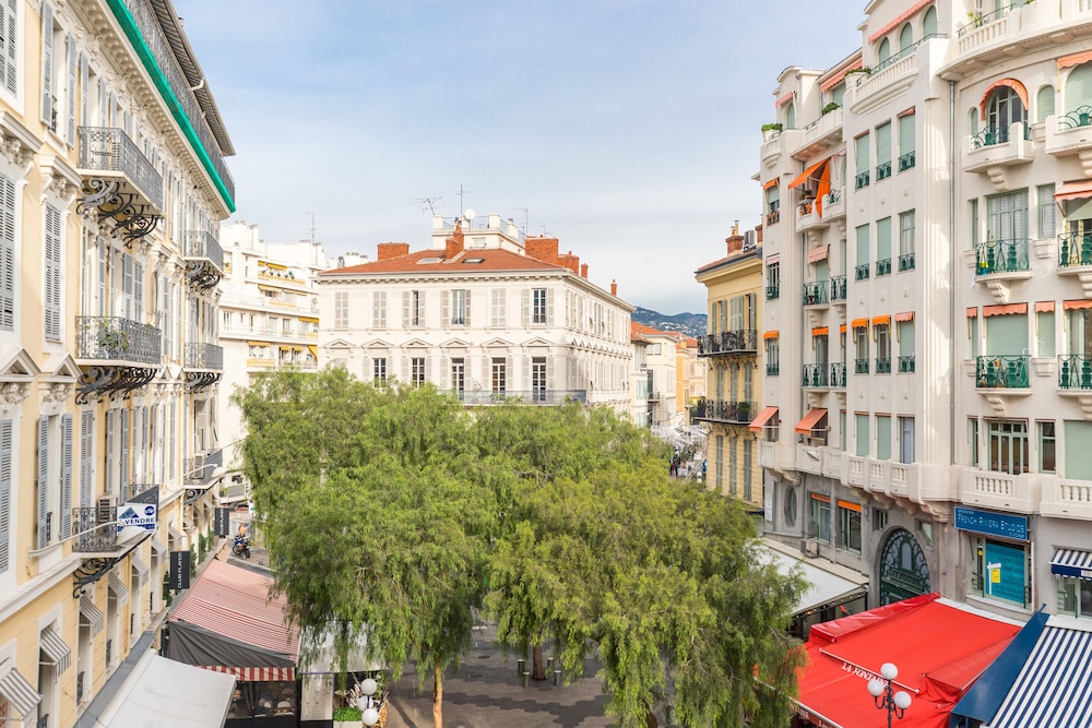 Le Dortoir Multi Storey Luxury Suites 3/50