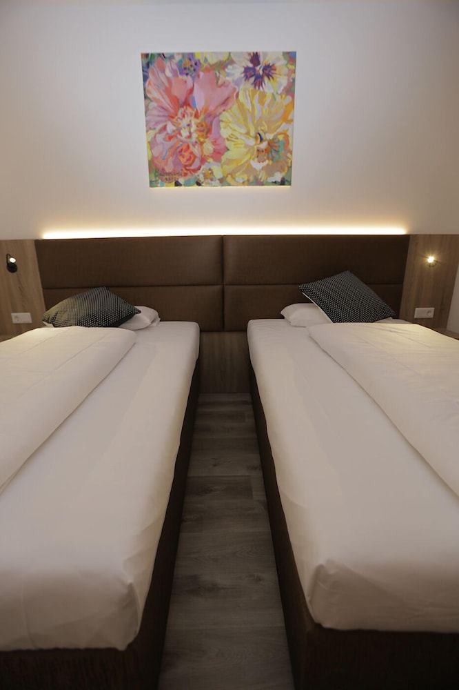 Galeria Hotel Walldorf 6/17