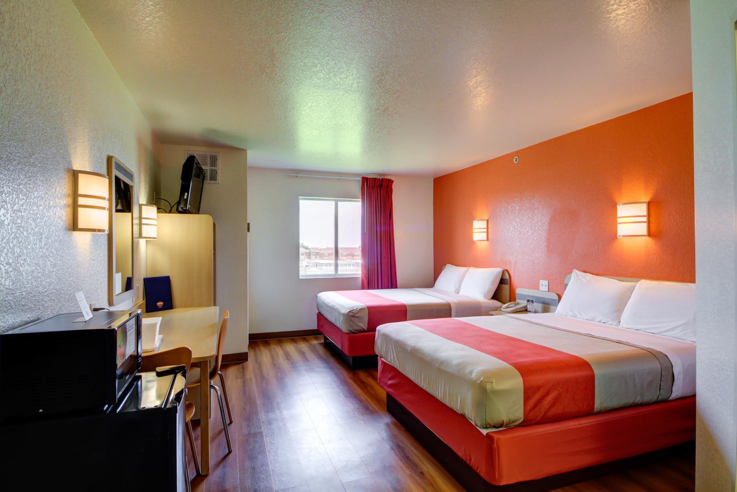 غرفة بسريرين كوين للمدخنين، Motel6 El Reno, OK 3/9