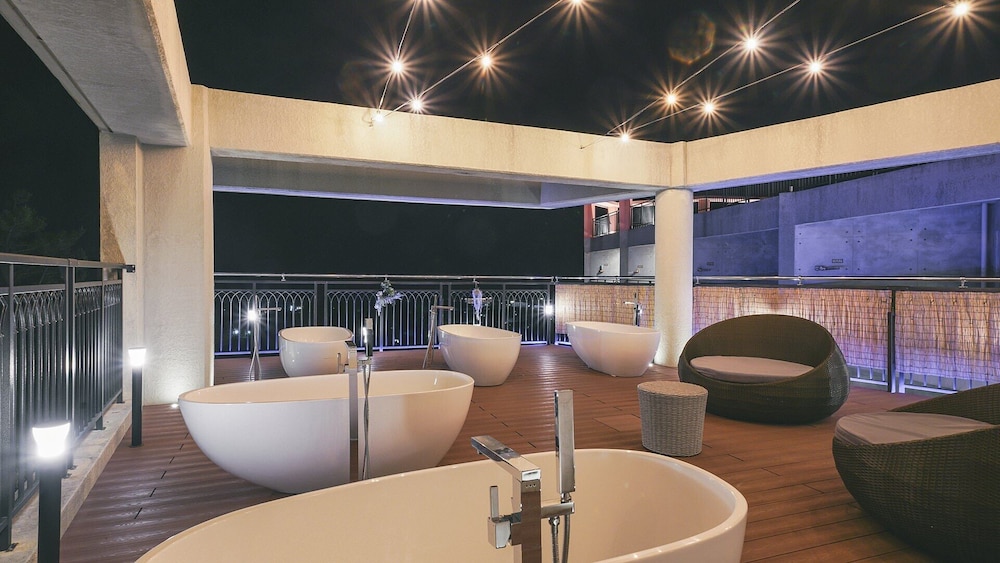 J.View Hotel 34/43