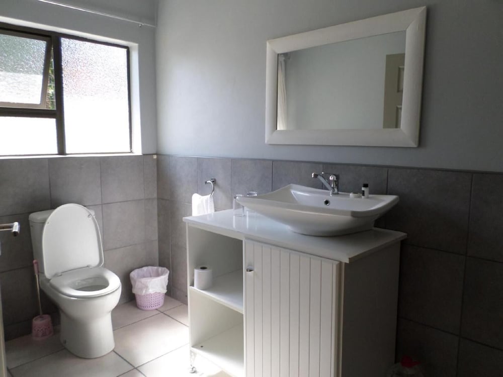 Luxury Heights Guesthouse 23/26