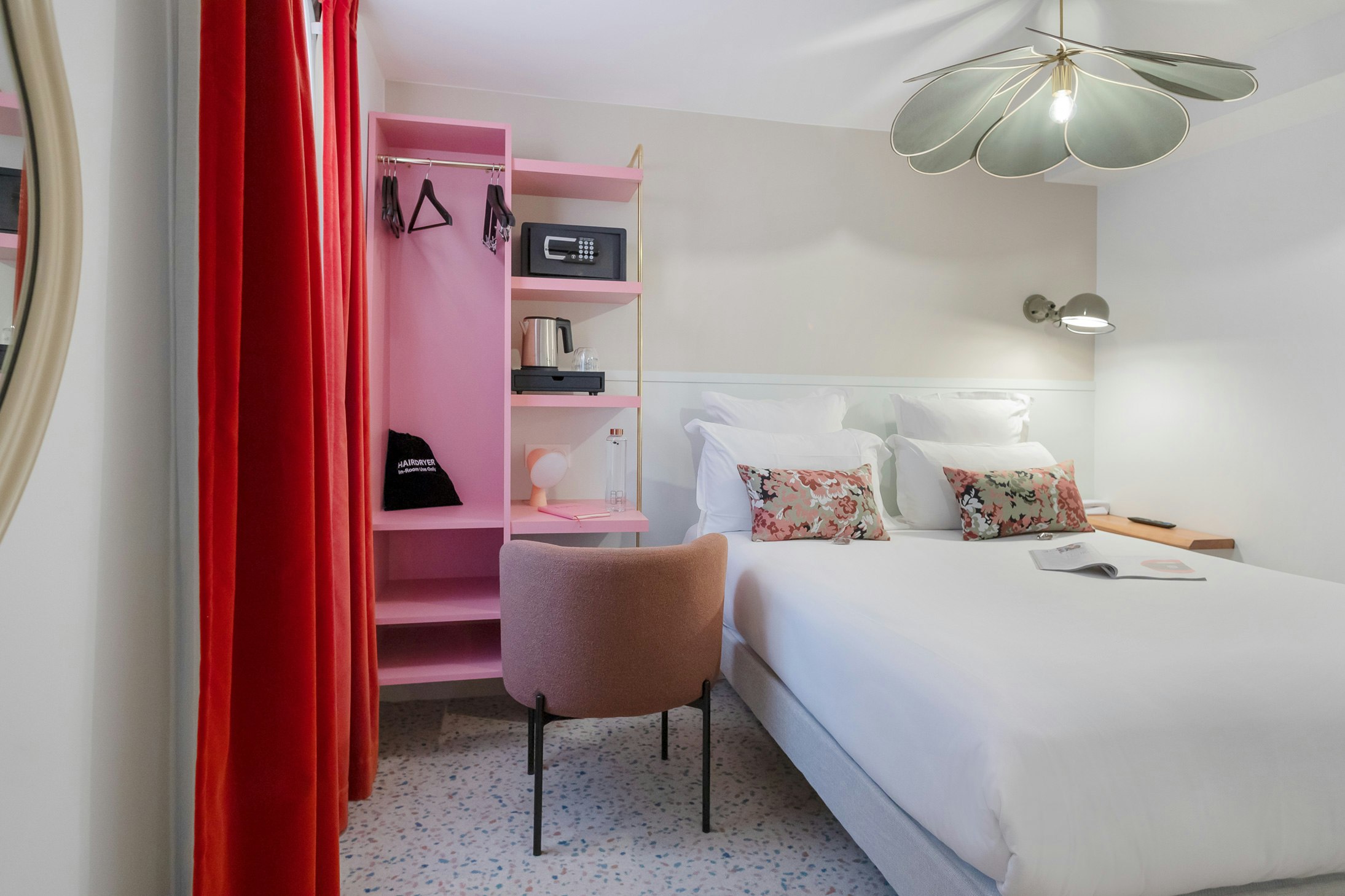 HOTEL DES CANETTES 6/10