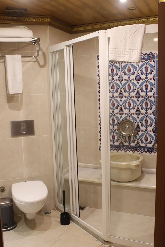 Marmara Deluxe Hotel 63/72