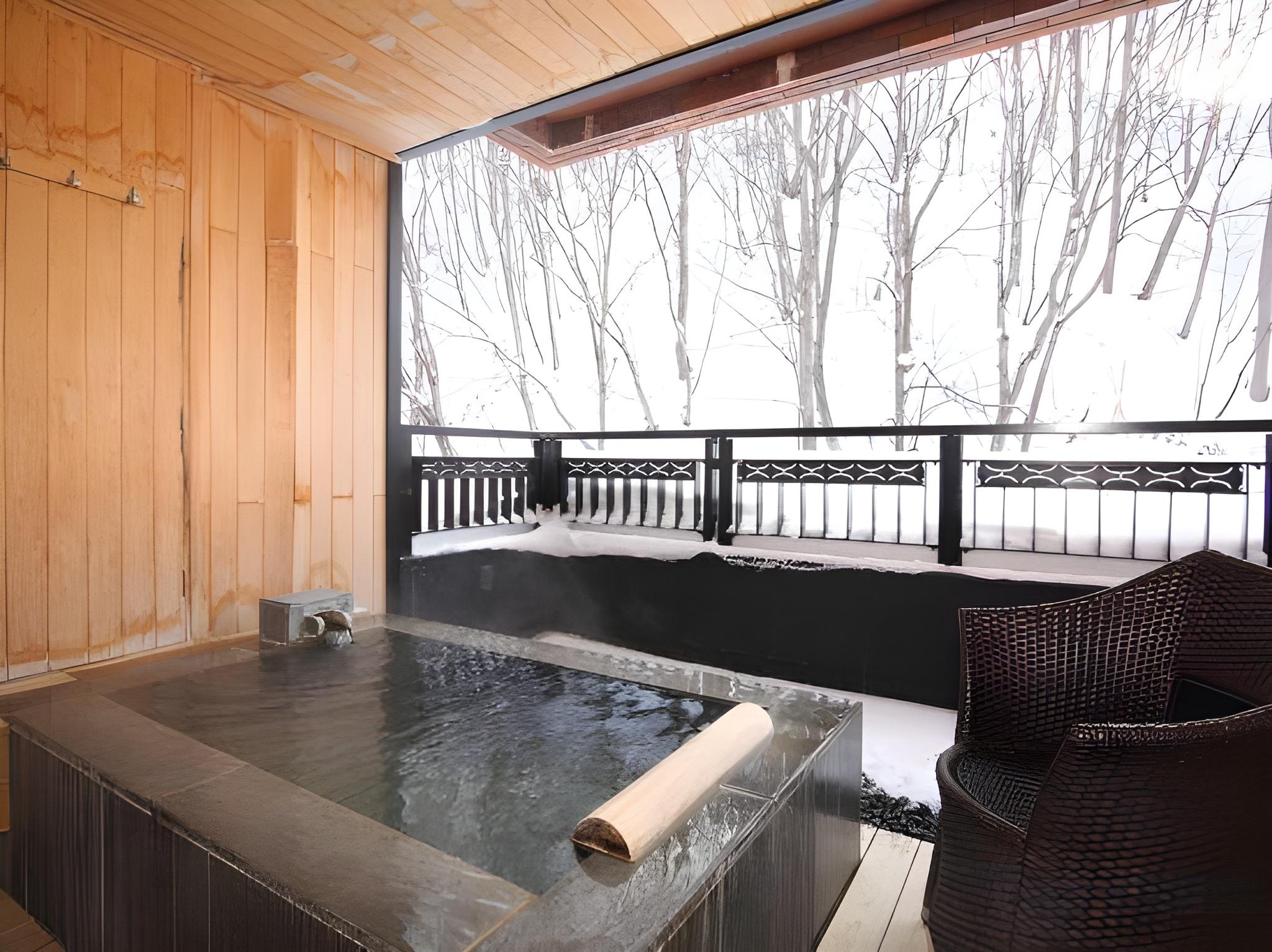SUITE, OUTDOOR BATH