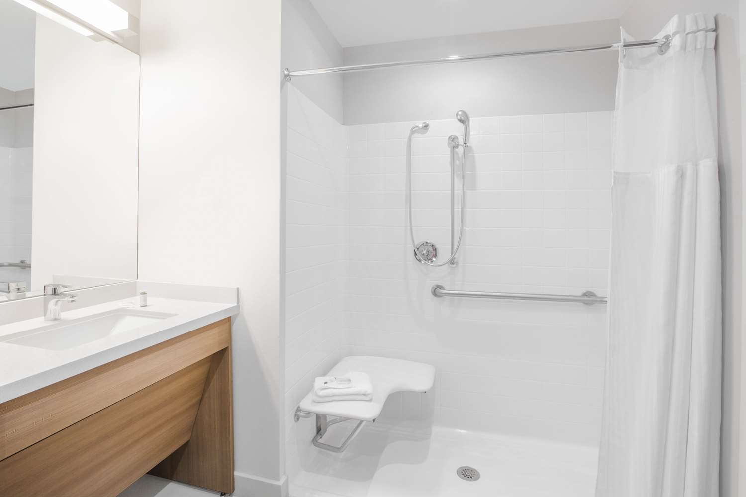 Microtel Inn & Suites By Wyndham Cuauhtemoc 40/40
