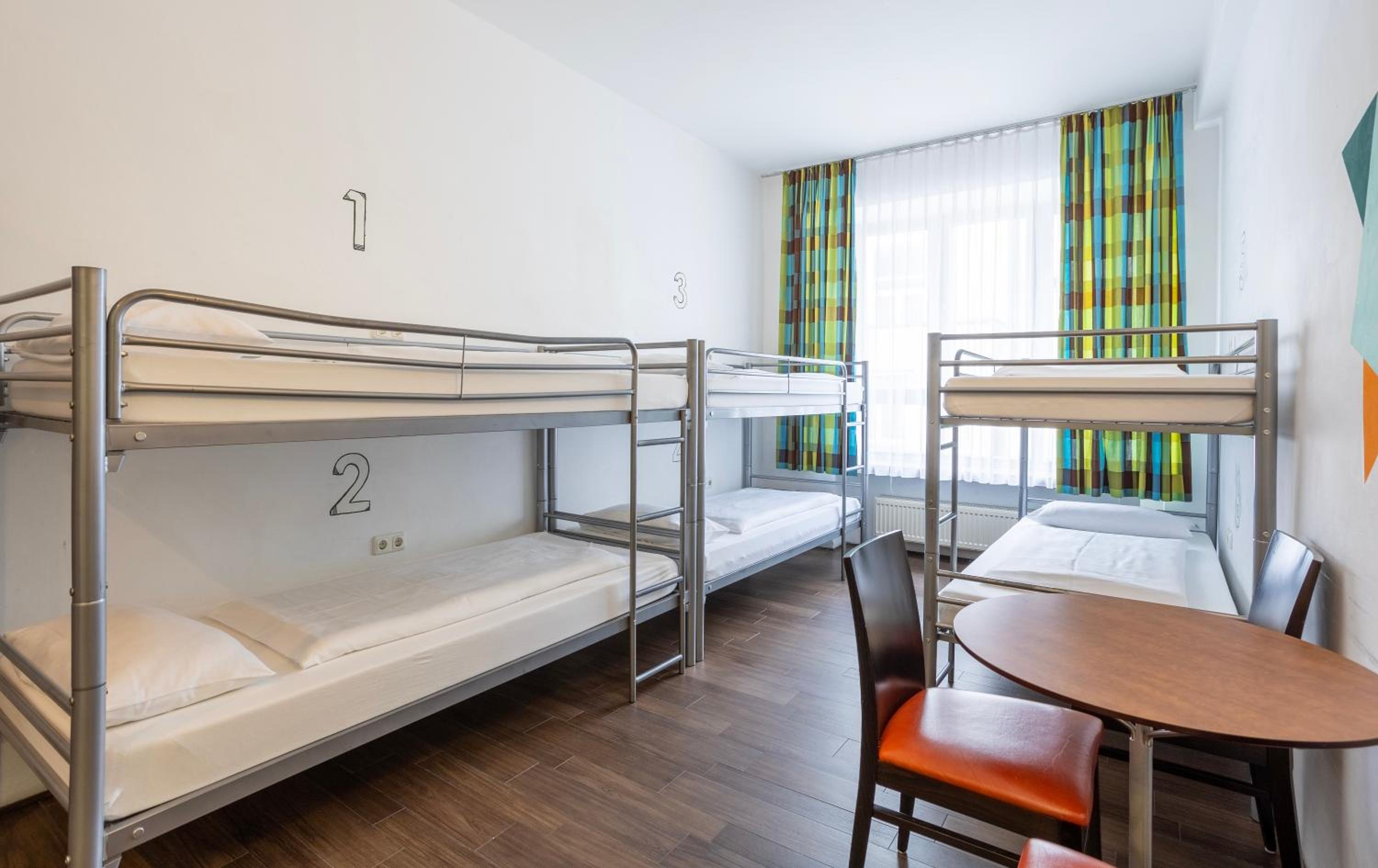 MIXED DORM, 6 BEDS
