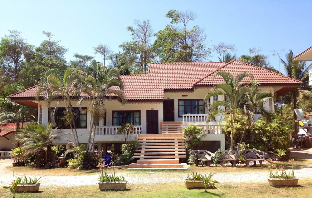 Bansaithong Beach Resort 7/52