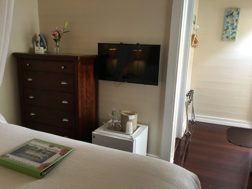Avalon Bed & Breakfast 46/55