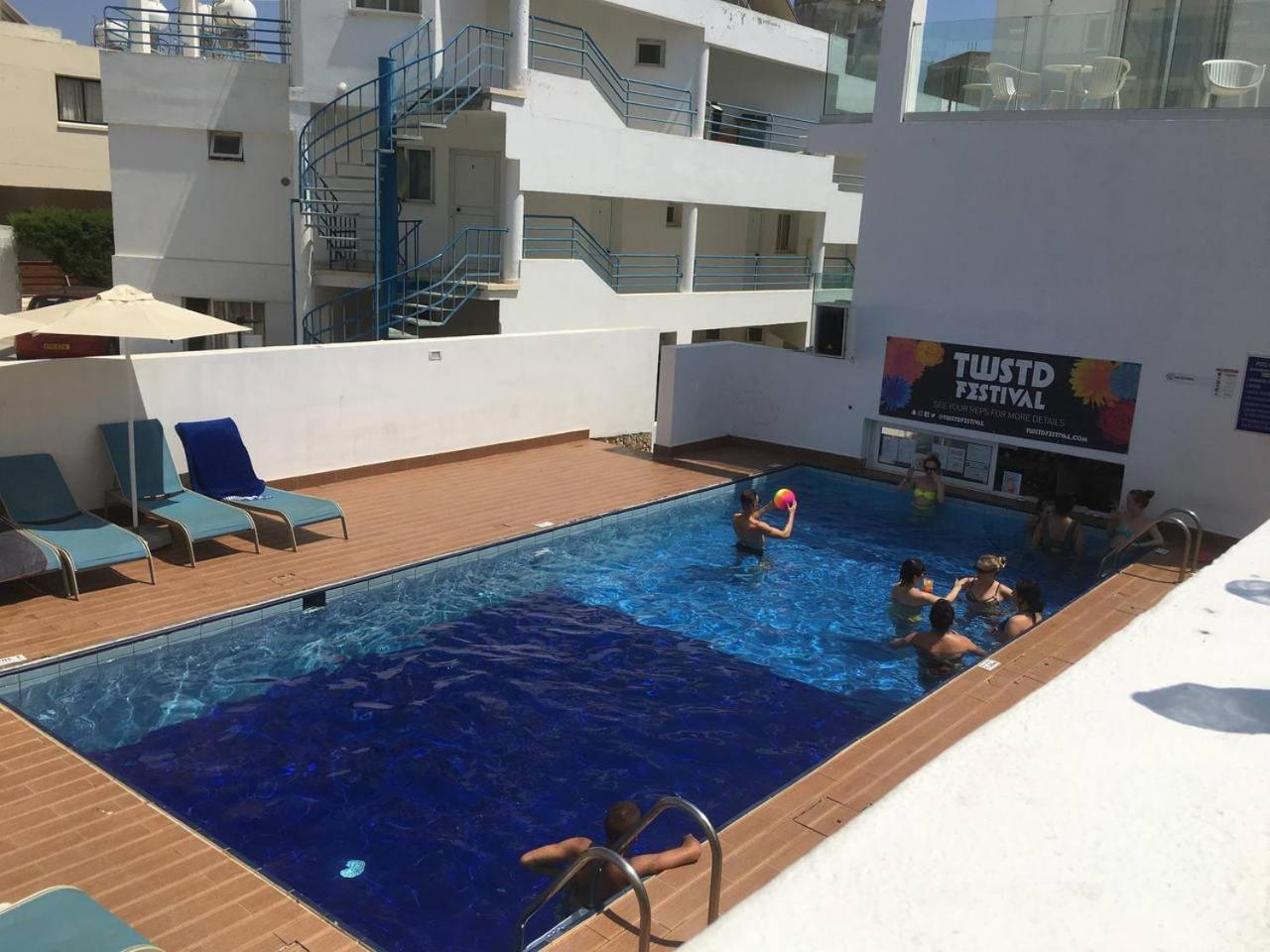 Flora Maria Hotel 58/64