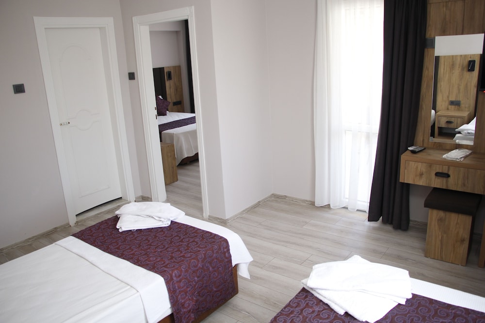 Family Suite, Twin Beds, Sofa, Meryem Ana 4/10